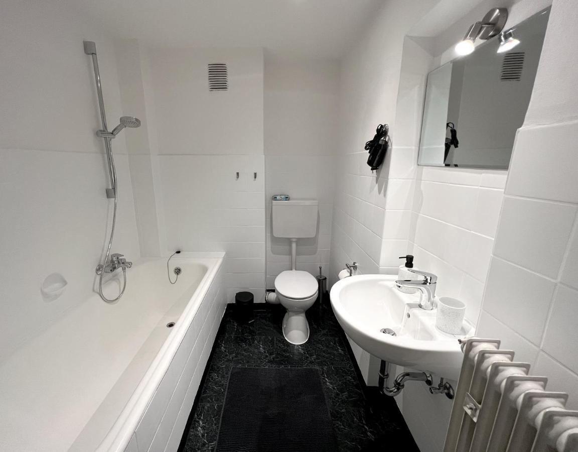 One Bed And One Sofa Bed, Self Check In, Invoice Apartment Monchengladbach Exterior photo